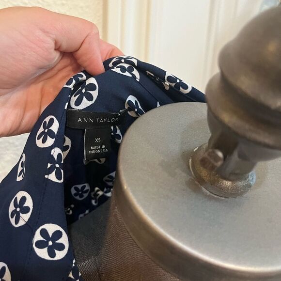 Ann Taylor blouse - Picture 2 of 2